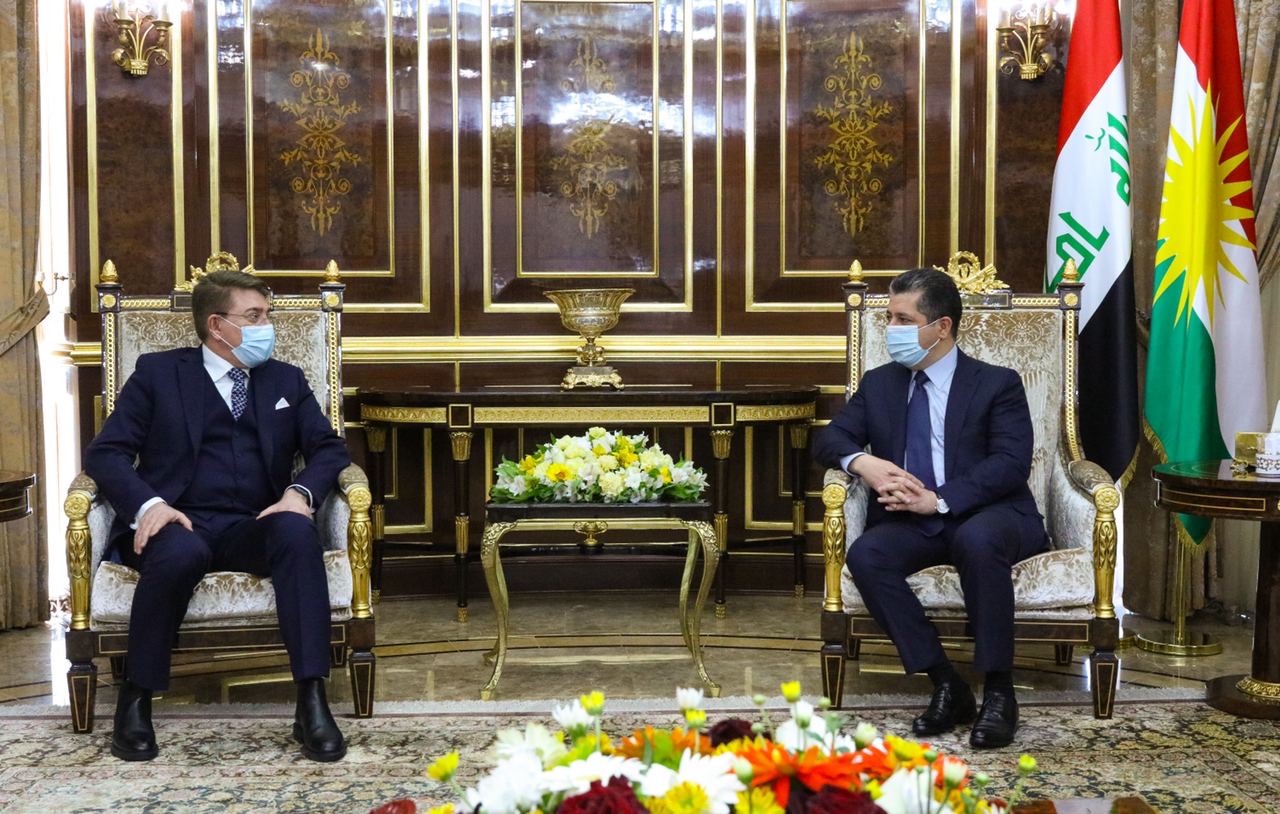 Prime Minister Masrour Barzani receives world class Kurdish Doctor Azad ...